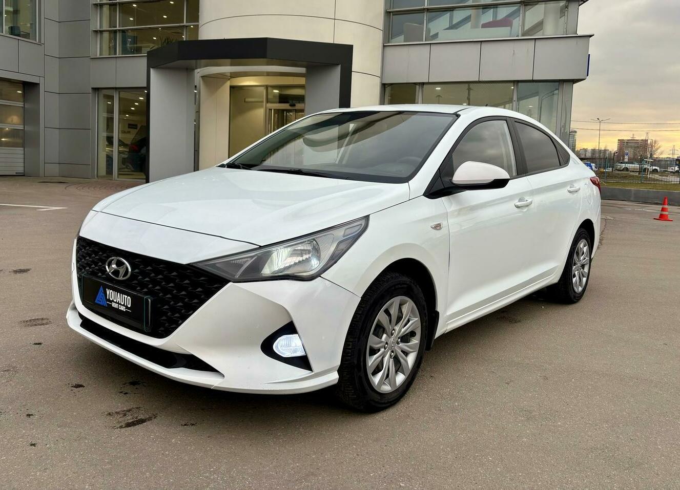 АВТО МЕСЯЦА - Hyundai Solaris White