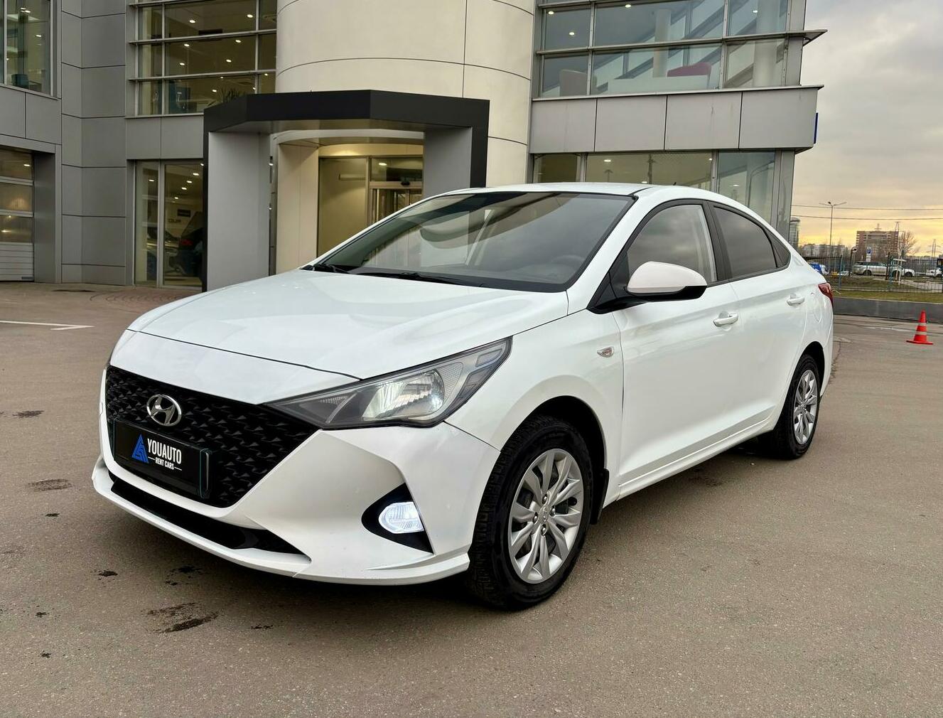 АВТО МЕСЯЦА - Hyundai Solaris White